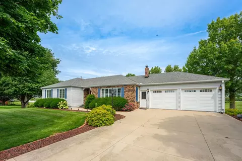 17955 Hillside Rd, Morrison, IL 61270