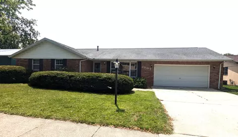 1507 Country Lake Dr, Champaign, IL 61821