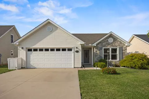 712 Newton Dr, Champaign, IL 61822