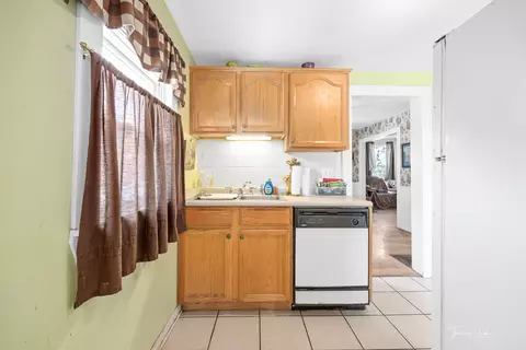 Kitchen - 211 W Illinois St, Wheaton, IL 60187 photo 2 of 2