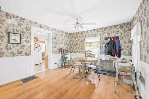 Dining - 211 W Illinois St, Wheaton, IL 60187 photo 2 of 2