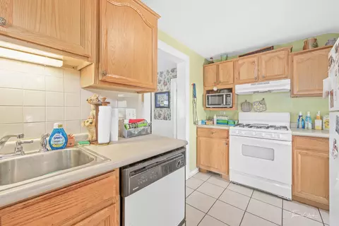 Kitchen - 211 W Illinois St, Wheaton, IL 60187 photo 1 of 2