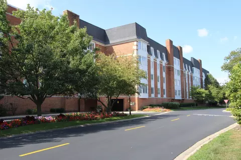 50 Lake Blvd #628, Buffalo Grove, IL 60089