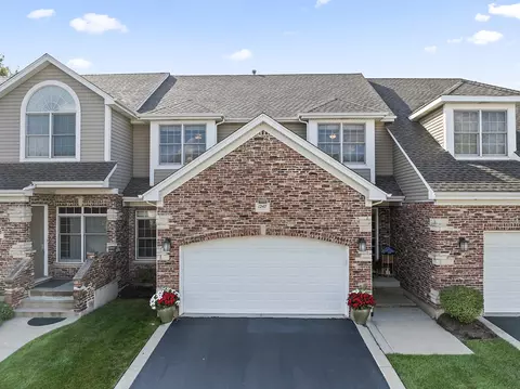 1247 S Falcon Dr, Palatine, IL 60067