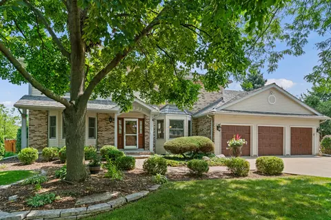 34121 N Homestead Ct, Gurnee, IL 60031