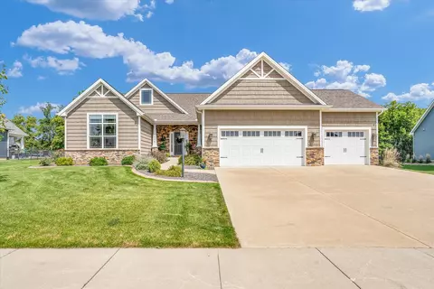 1306 Forest Ridge Dr, Mahomet, IL 61853