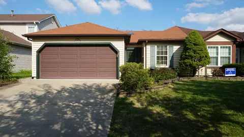 1821 Shetland Rd, Naperville, IL 60565