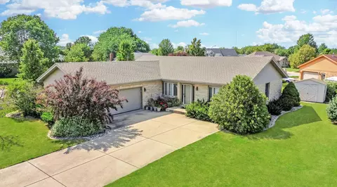 1552 Wayne Dr, Crete, IL 60417