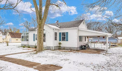 665 S Macon St, Bement, IL 61813