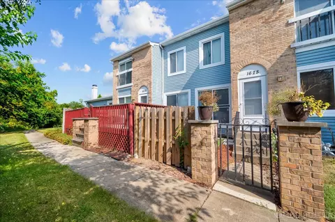 1628 Islandview Ct, Hoffman Estates, IL 60169