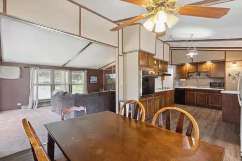 2079 Oriole Dr, Freeport, IL 61032 photo 16