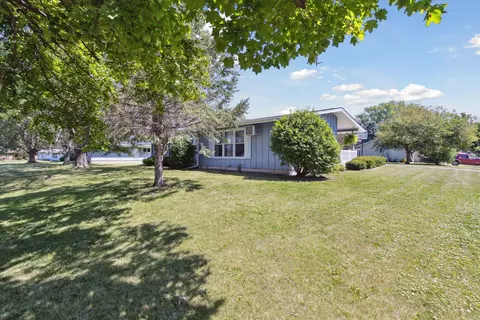 2079 Oriole Dr, Freeport, IL 61032 photo 6
