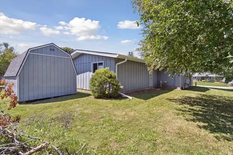 2079 Oriole Dr, Freeport, IL 61032 photo 35