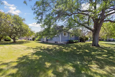 2079 Oriole Dr, Freeport, IL 61032 photo 5