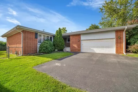 10308 S Aspen Dr, Palos Hills, IL 60465
