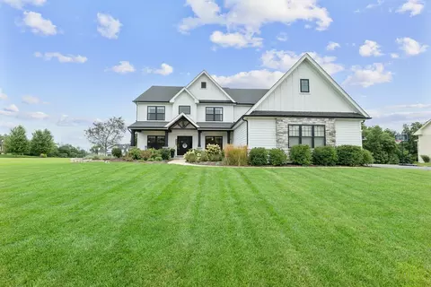 5976 Whitetail Ridge Dr, Yorkville, IL 60560