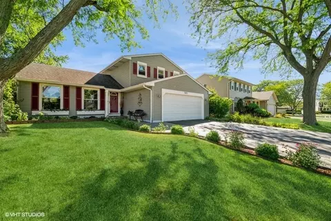 905 Stonehurst Dr, Roselle, IL 60172