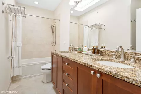 3003 W Cornelia Ave, Chicago, IL 60618 photo 9