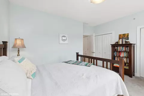 3003 W Cornelia Ave, Chicago, IL 60618 photo 12