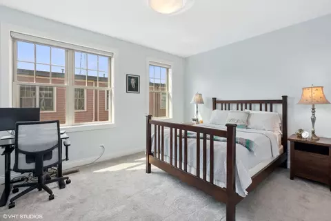 3003 W Cornelia Ave, Chicago, IL 60618 photo 11
