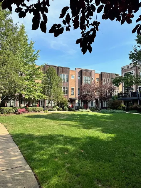 3003 W Cornelia Ave, Chicago, IL 60618 photo 21