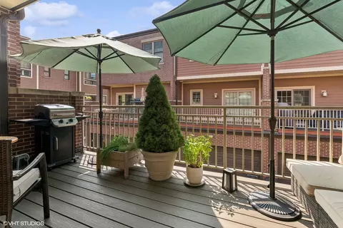 3003 W Cornelia Ave, Chicago, IL 60618 photo 17