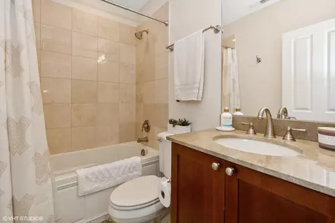 3003 W Cornelia Ave, Chicago, IL 60618 photo 16