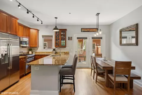 3003 W Cornelia Ave, Chicago, IL 60618 photo 5