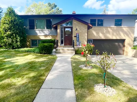 918 Seminole Dr, Elgin, IL 60120