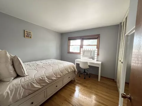 Bedroom - 918 Seminole Dr, Elgin, IL 60120 photo 4 of 6