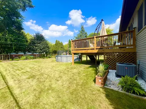 Exterior - 918 Seminole Dr, Elgin, IL 60120 photo 4 of 7