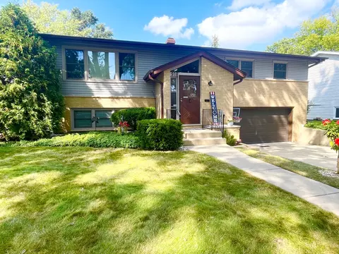 Exterior - 918 Seminole Dr, Elgin, IL 60120 photo 2 of 7