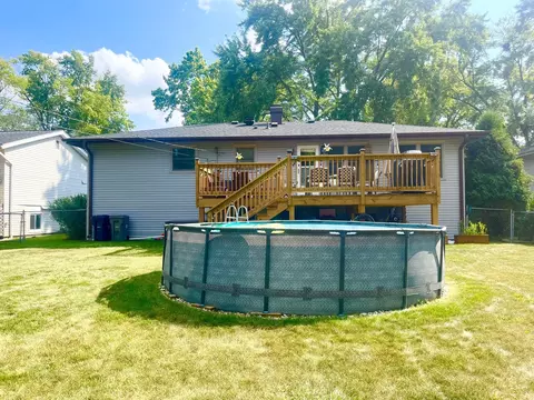 Exterior - 918 Seminole Dr, Elgin, IL 60120 photo 3 of 7