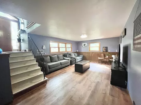 Living - 918 Seminole Dr, Elgin, IL 60120 photo 3 of 4