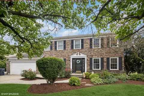 718 Raintree Dr, Naperville, IL 60540