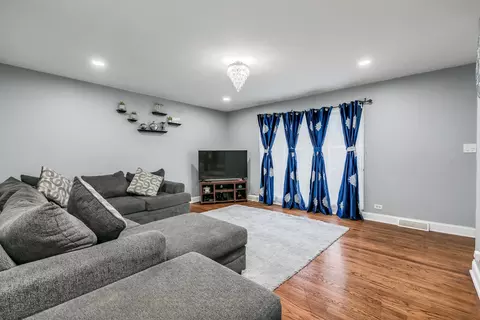 1258 N Wheeling Rd, Mount Prospect, IL 60056 photo 5