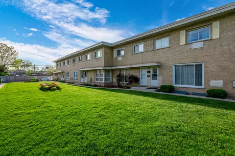 1258 N Wheeling Rd, Mount Prospect, IL 60056