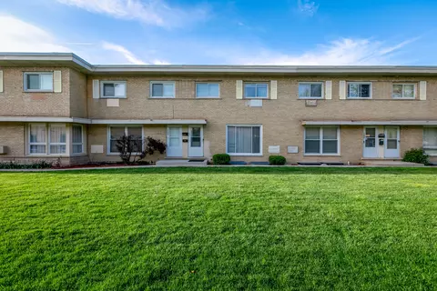 1258 N Wheeling Rd, Mount Prospect, IL 60056 photo 3