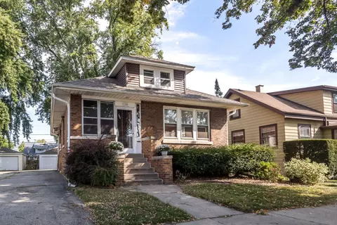 1326 Campbell Ave, Des Plaines, IL 60016