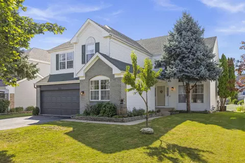 2132 Feldott Ln, Naperville, IL 60540