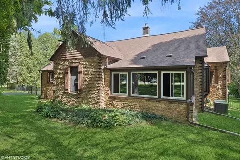 502 Raffel Rd, Woodstock, IL 60098