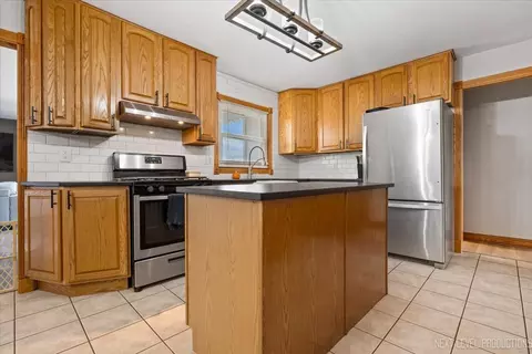 Kitchen - 420 E Grand Ridge Rd, Mazon, IL 60444 photo 2 of 2