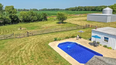 Exterior - 420 E Grand Ridge Rd, Mazon, IL 60444 photo 4 of 5