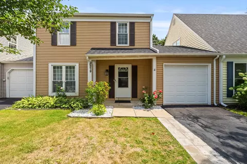3 S219 Briarwood Dr, Warrenville, IL 60555