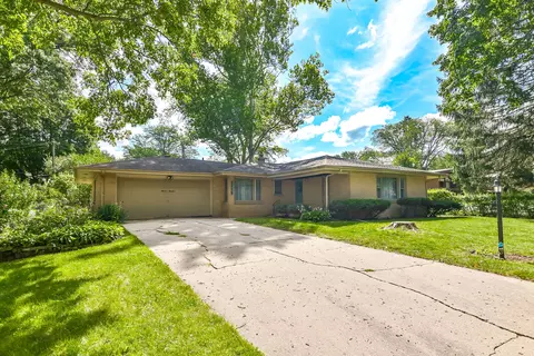 1119 Prestwick Pkwy, Rockford, IL 61107