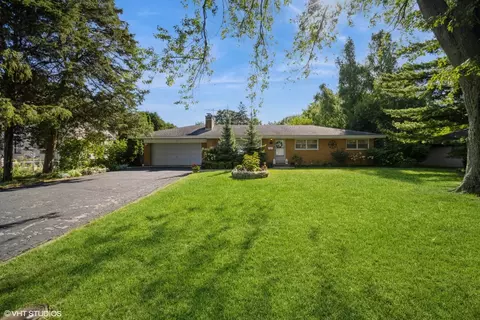 303 Cottonwood Rd, Northbrook, IL 60062