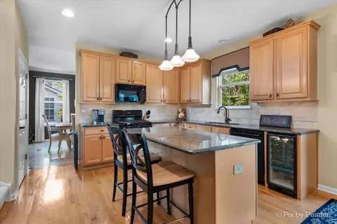 Kitchen - 1421 Whitefence Rd, Bartlett, IL 60103 photo 3 of 4