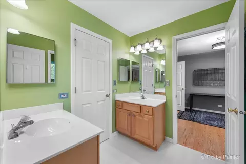 Bath - 1421 Whitefence Rd, Bartlett, IL 60103 photo 4 of 6
