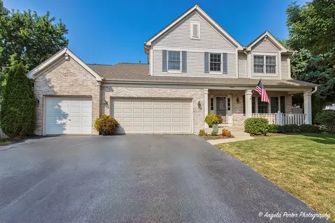 4824 Loyola Dr, Mchenry, IL 60050