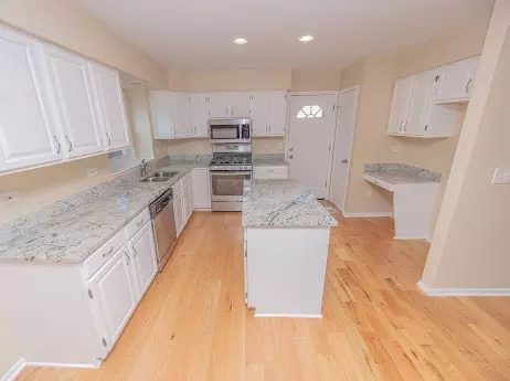 Kitchen - 7 Boulder Ridge Ct, Bolingbrook, IL 60490 photo 1 of 8